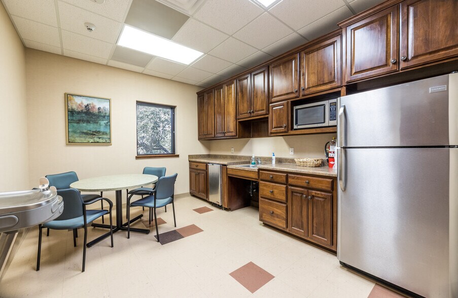 More Photos Of 208 E Houston St, Beeville Office For Sale