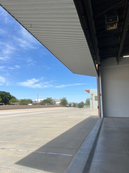 More Photos Of 1825 W Knudsen Dr, Phoenix Airplane Hangar For Lease