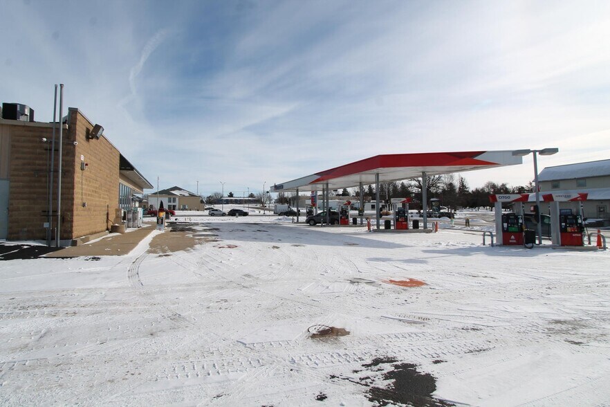 More Photos Of 1220 Janesville Ave, Fort Atkinson Storefront For Sale