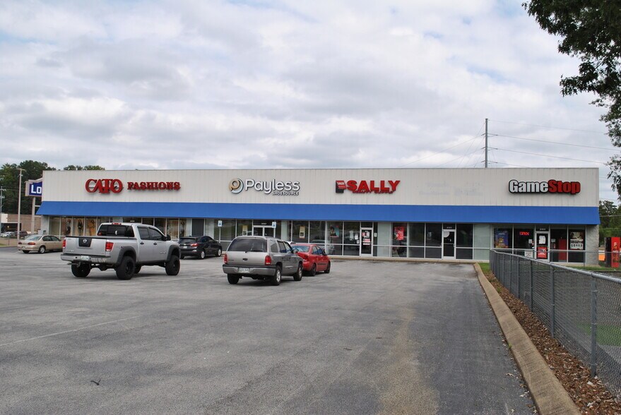 More Photos Of 2095-2103 S Highland Ave, Jackson Storefront Retail Office For Lease