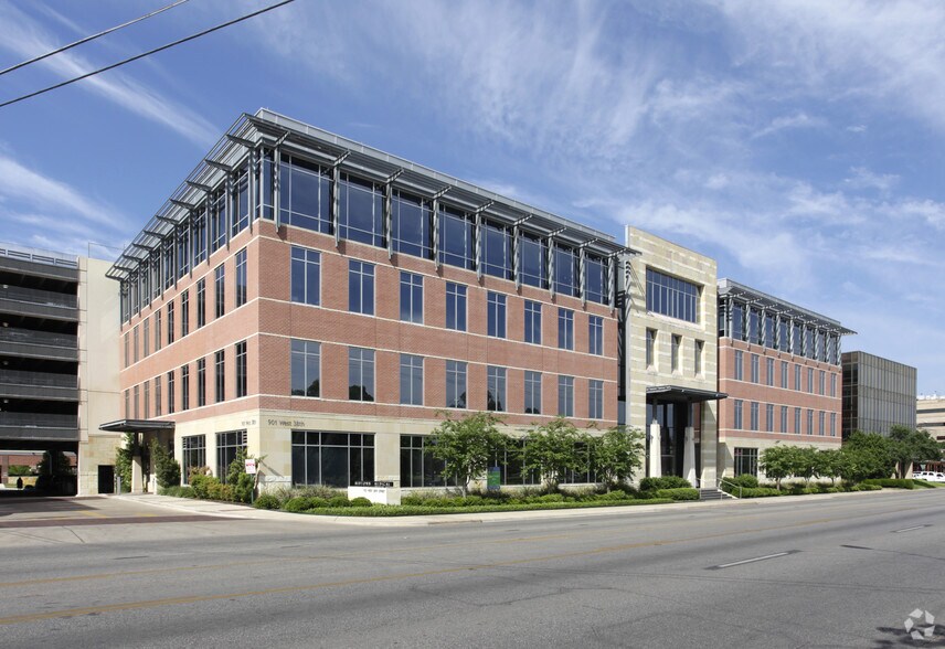 More Photos Of 901 W 38th St, Austin Medical For Lease