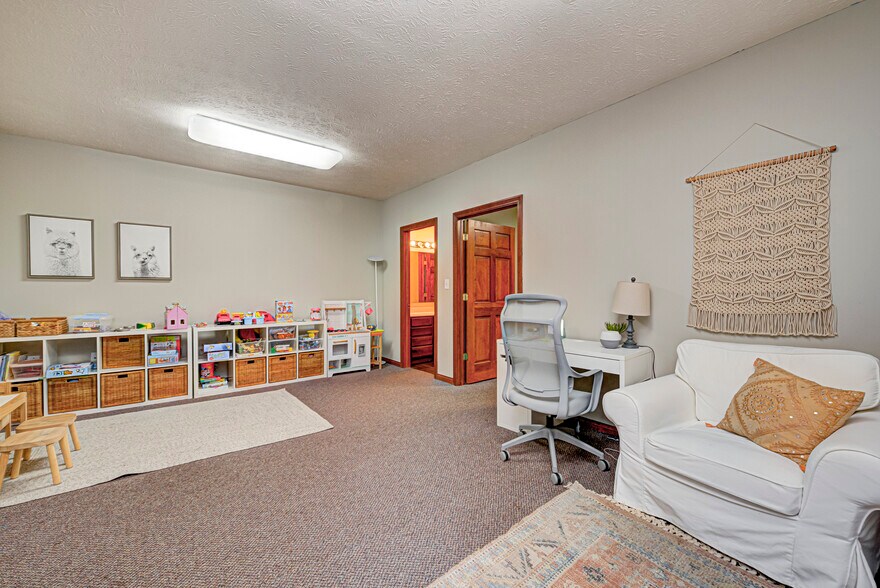 More Photos Of 4582 Northwest Plaza West Dr, Zionsville Office For Lease