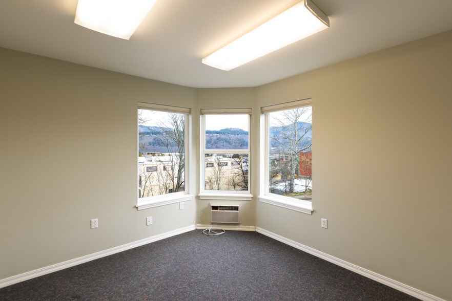 More Photos Of 708 Columbia St, Hood River Office Residential For Sale