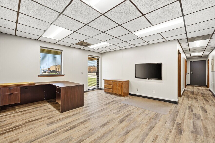 More Photos Of 1510 Amity Ln, El Reno Industrial For Lease