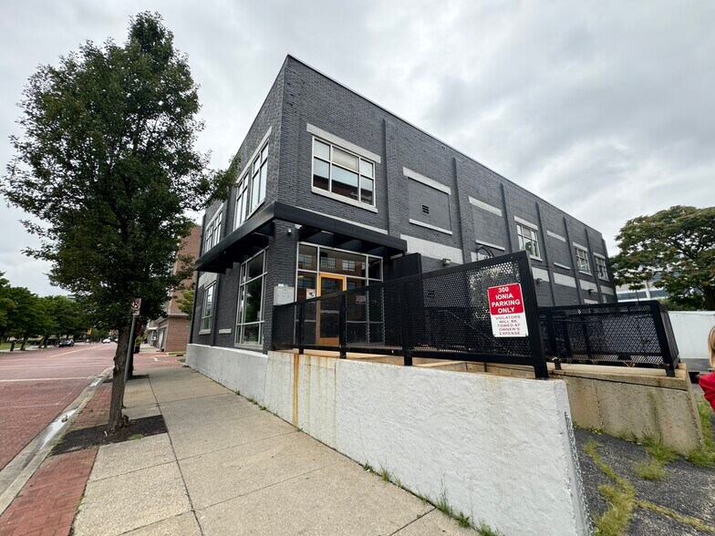 More Photos Of 300 Ionia Ave SW, Grand Rapids Office For Sale