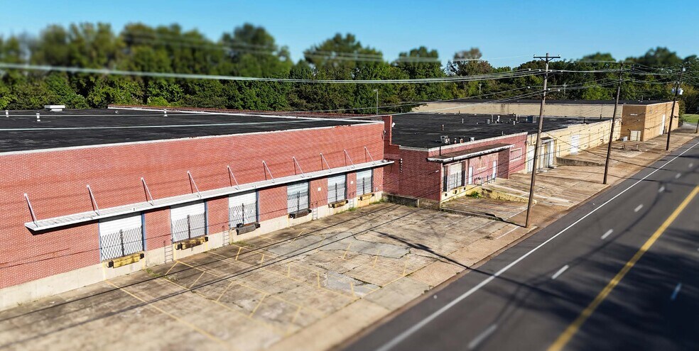 Primary Photo Of 1769 Latham St, Memphis Distribution For Sale