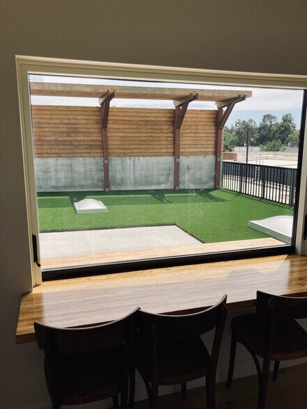 More Photos Of 3529 Fruitvale Ave, Oakland Light Manufacturing For Sale