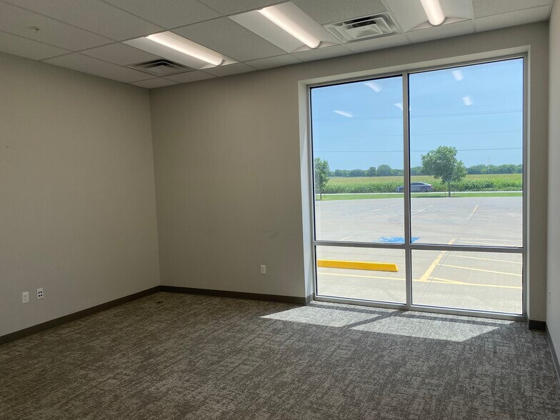 More Photos Of 874 N 165th East Ave, Tulsa Distribution For Lease