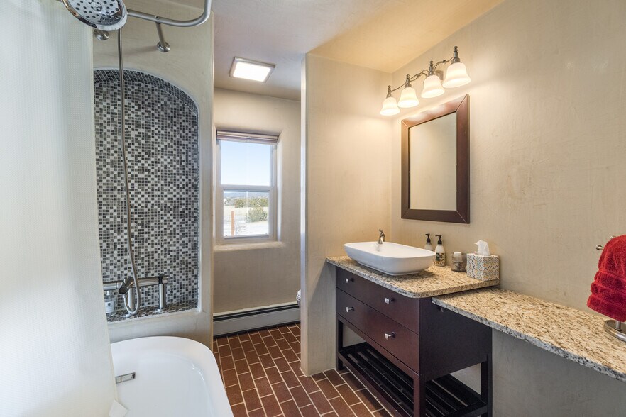 More Photos Of 102 Rabbit Rd, Santa Fe Specialty For Sale