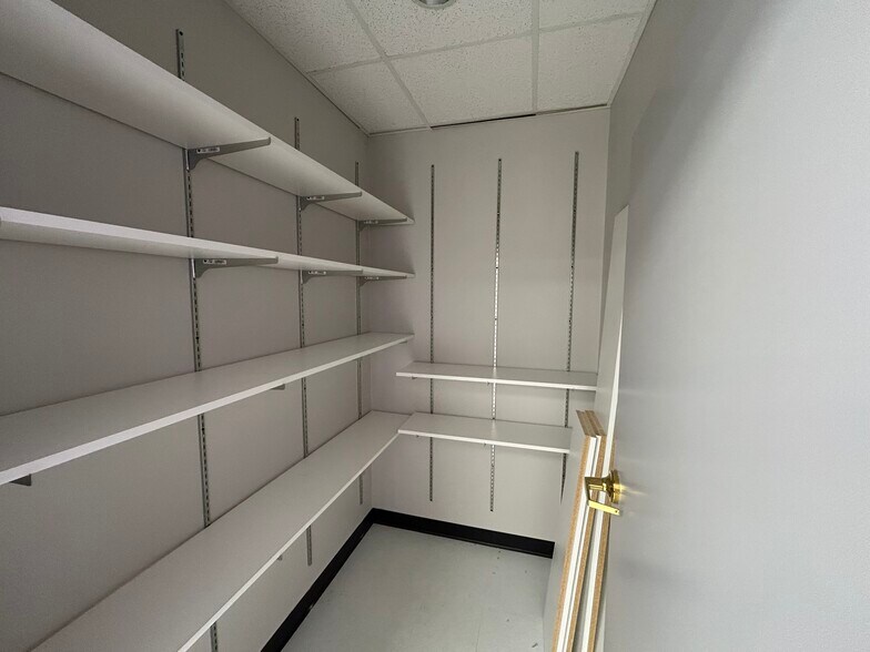 More Photos Of 1230 E Kingsley St, Springfield Medical For Lease