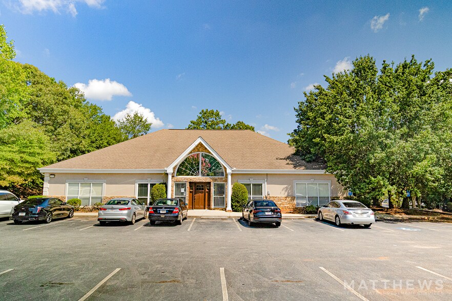 Primary Photo Of 250 Corporate Center Ct, Stockbridge Medical For Sale