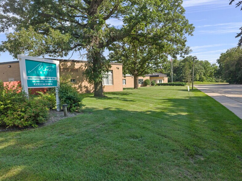 More Photos Of 2201 W 108th St, Bloomington Daycare Center For Lease