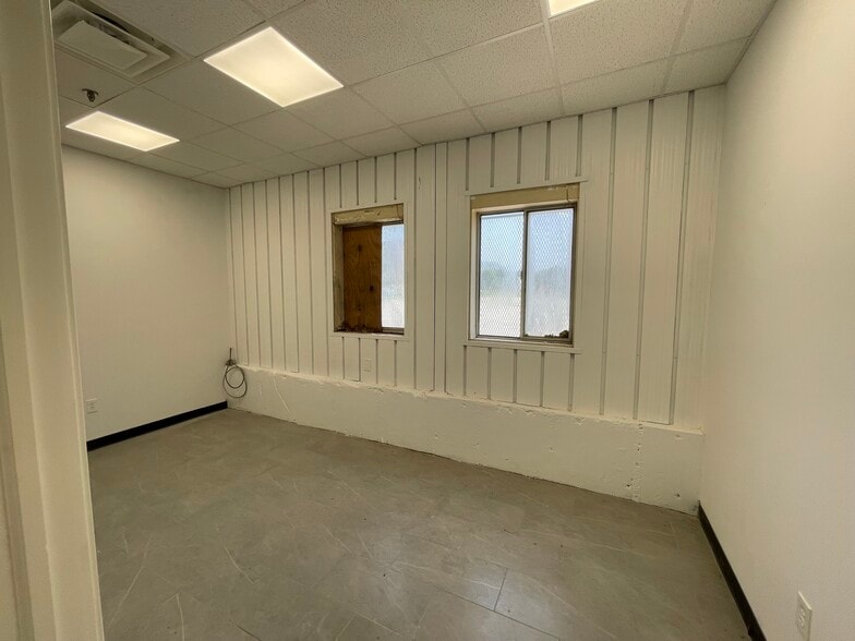 More Photos Of 90 Salmon St, Providence Manufacturing For Lease