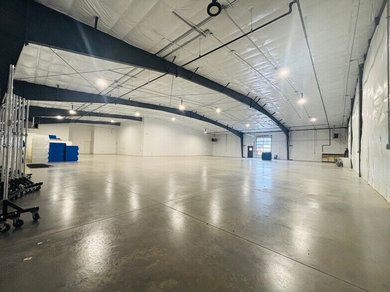 More Photos Of 131 Parkwood Cir, Carrollton General Retail For Lease