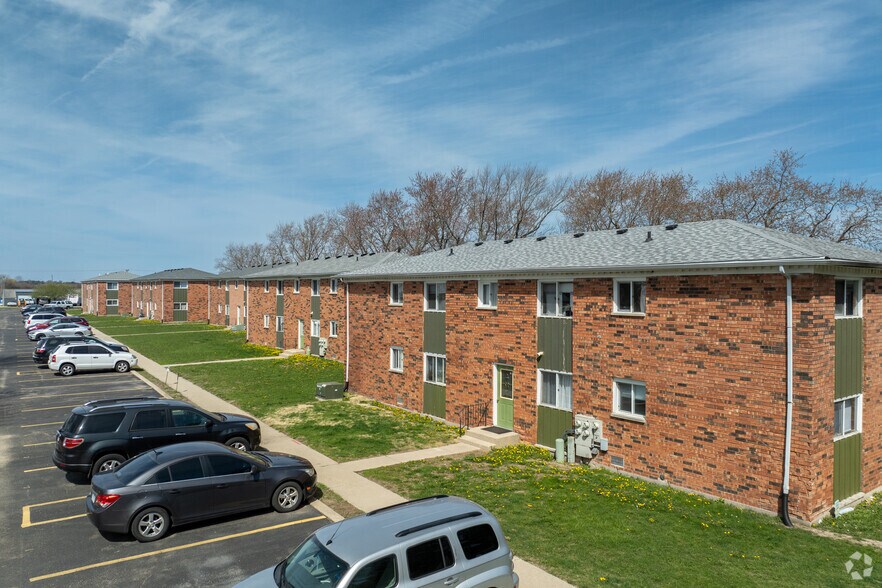 More Photos Of 205 Sandra Ave, Mendota Apartments For Sale