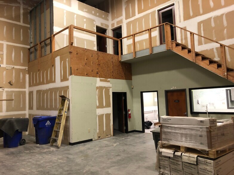 More Photos Of 1384 Remount Rd, Charleston Manufacturing For Lease