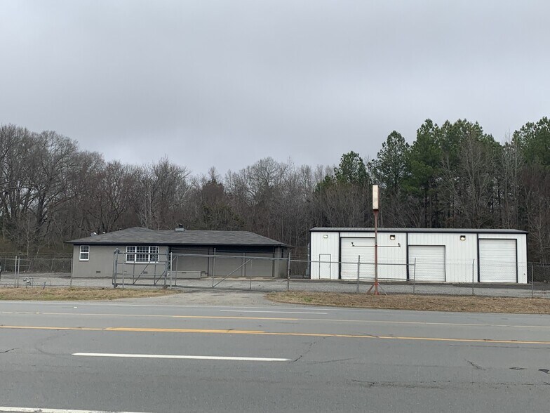 More Photos Of 567 E Highway 64, Conway Showroom For Lease