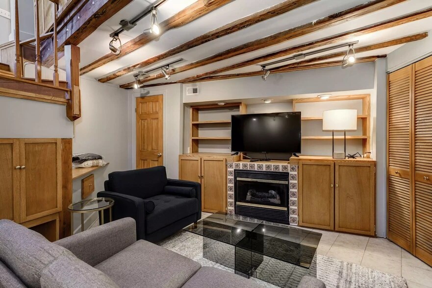 More Photos Of 1001 S Carolina Ave SE, Washington Storefront Retail Office For Sale