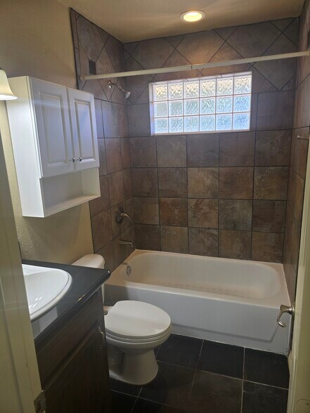 More Photos Of 2030 Portsmouth St, Houston Apartments For Sale