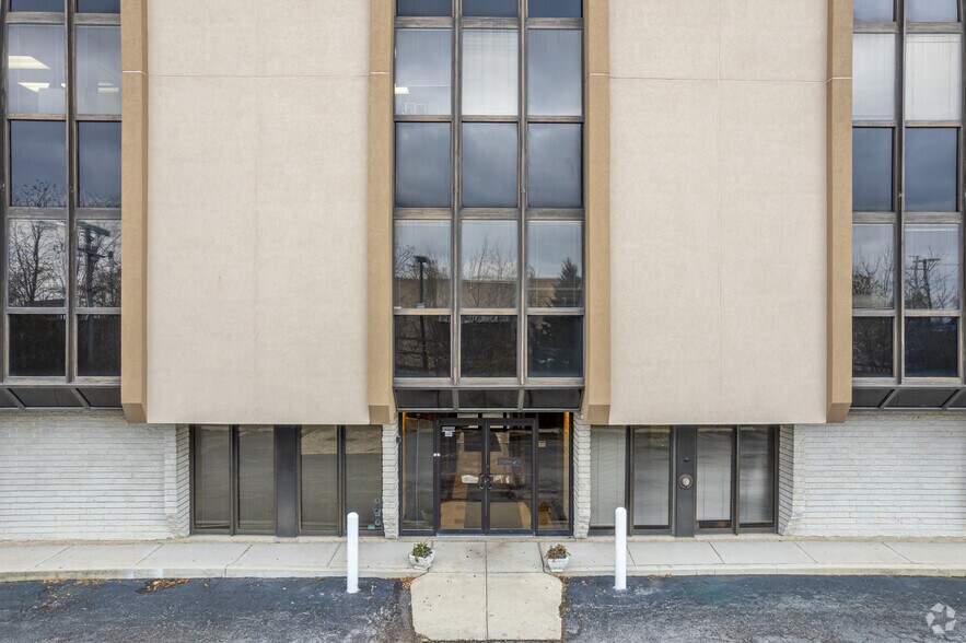 More Photos Of 519 N Cass Ave, Westmont Medical For Lease