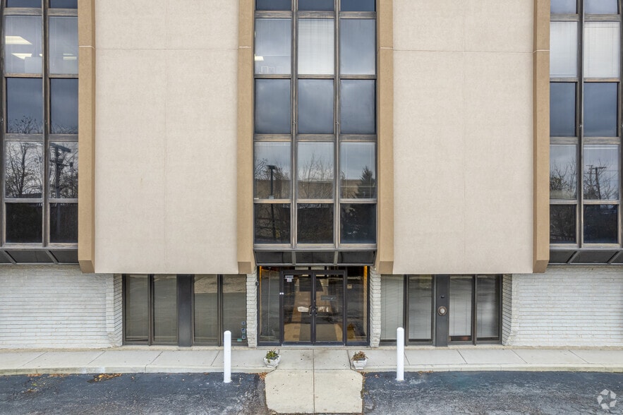 More Photos Of 519 N Cass Ave, Westmont Medical For Lease