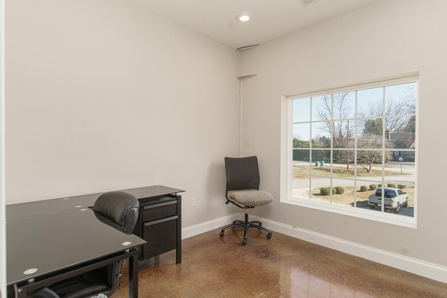 More Photos Of 3844 Clemmons Rd, Clemmons Medical For Lease