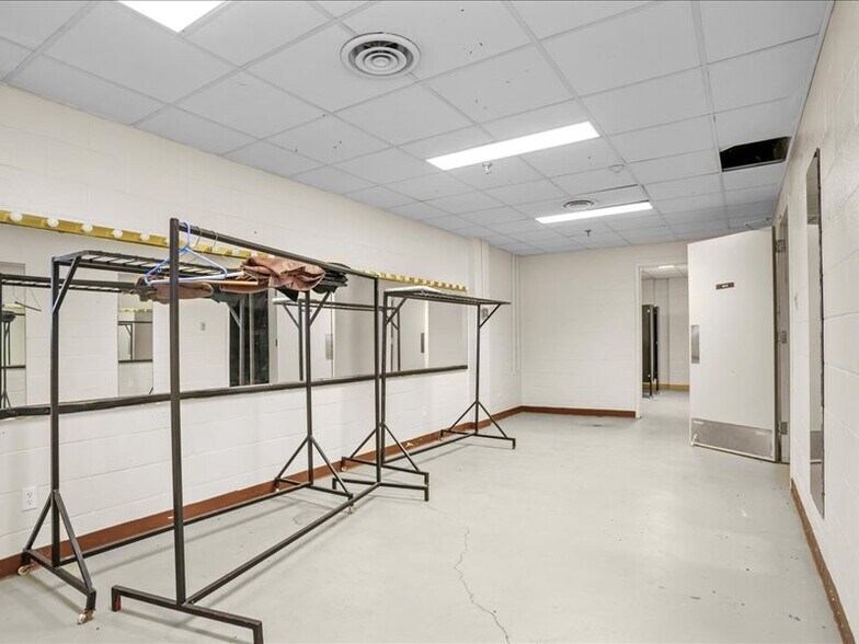 More Photos Of 1819 Spring St, Palestine Specialty For Sale