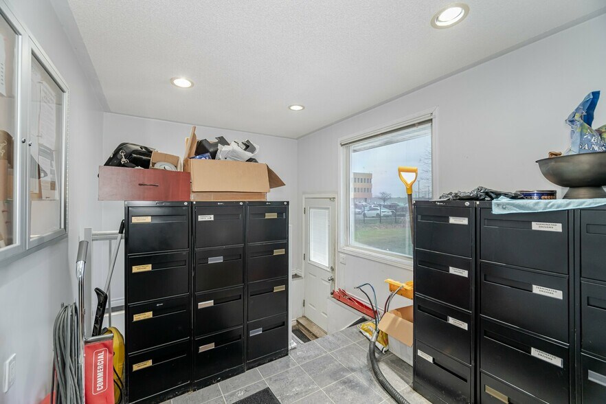 More Photos Of 140 Derry Rd E, Mississauga Office For Sale