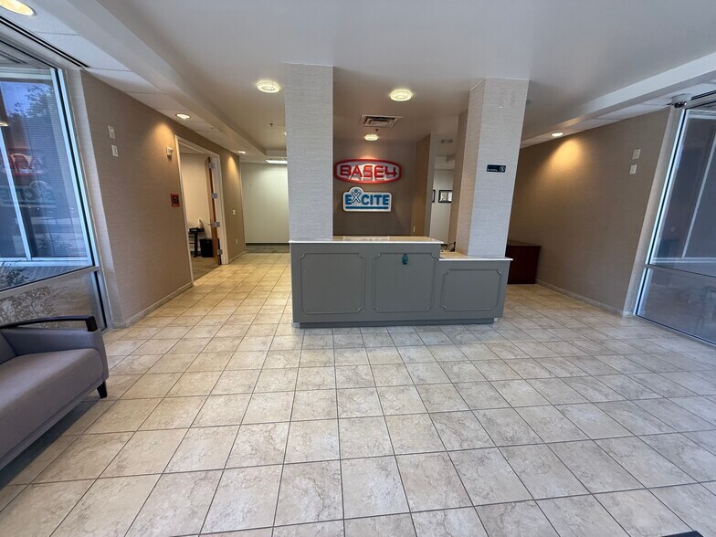 More Photos Of 4393 Sunbelt Dr, Addison Flex For Lease