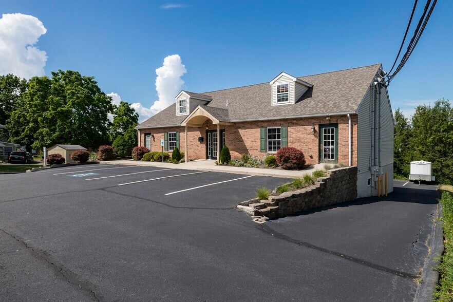 More Photos Of 1723 Swamp Pike, Gilbertsville Office For Lease