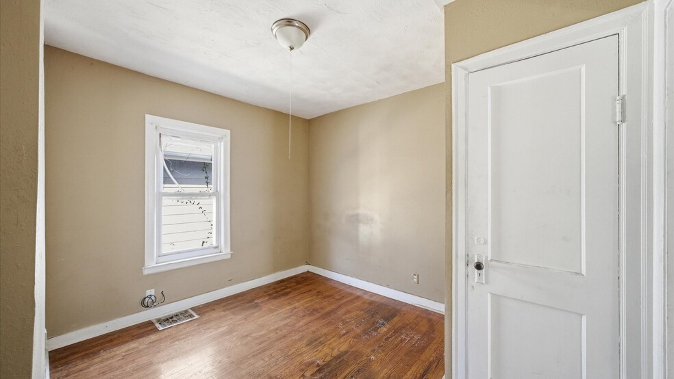 More Photos Of 4418 Monroe Ave, Kansas City Multifamily For Sale