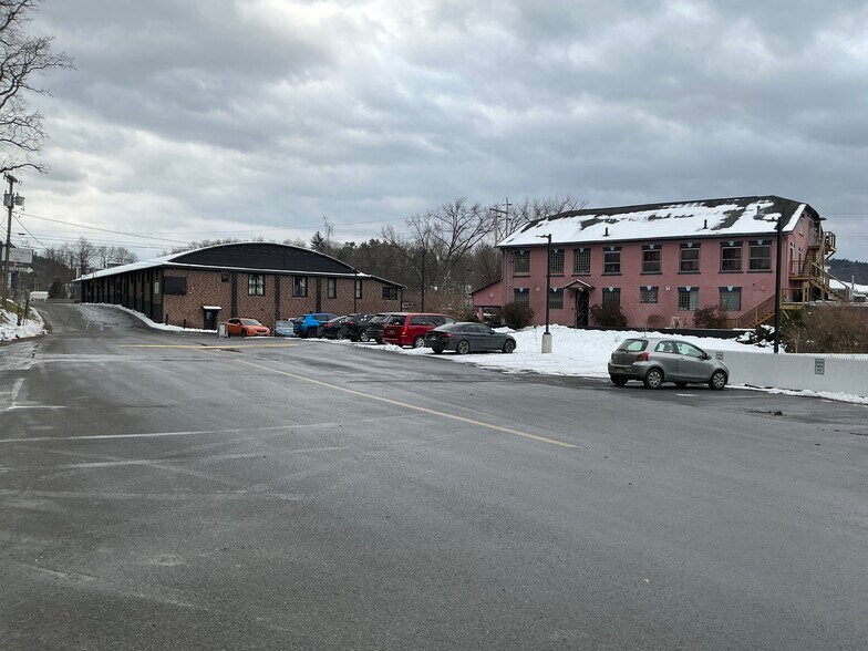 More Photos Of 464 Putney Rd, Brattleboro Storefront Retail Office For Sale