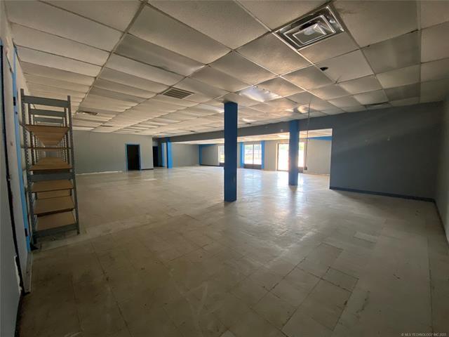 More Photos Of 713 N 2nd St, Stilwell Industrial For Sale