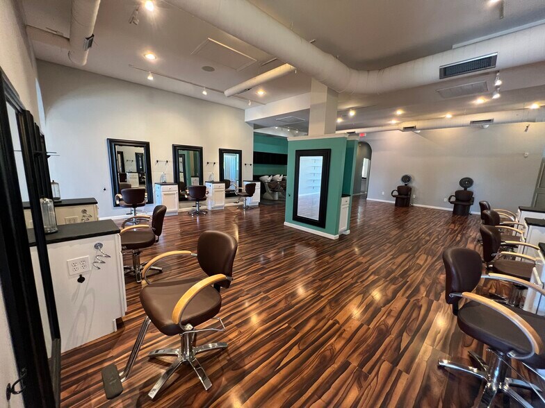 More Photos Of 390 Vineyard Way, West Grove Office For Lease