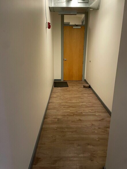 More Photos Of 904-908 S 4th St, Saint Louis Office For Lease