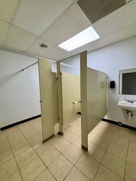 More Photos Of 4202 Sherwood Ln, Houston Loft Creative Space For Sale