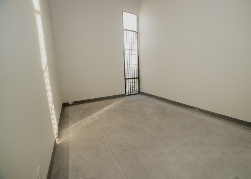 More Photos Of 15020 S Main St, Gardena Warehouse For Sale