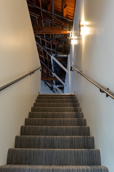 More Photos Of 1219 State St, Santa Barbara Office For Lease