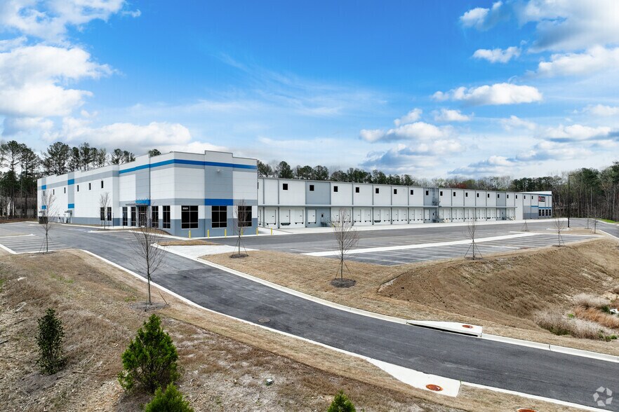 More Photos Of 5501 Westmoreland Plz, Douglasville Distribution For Lease