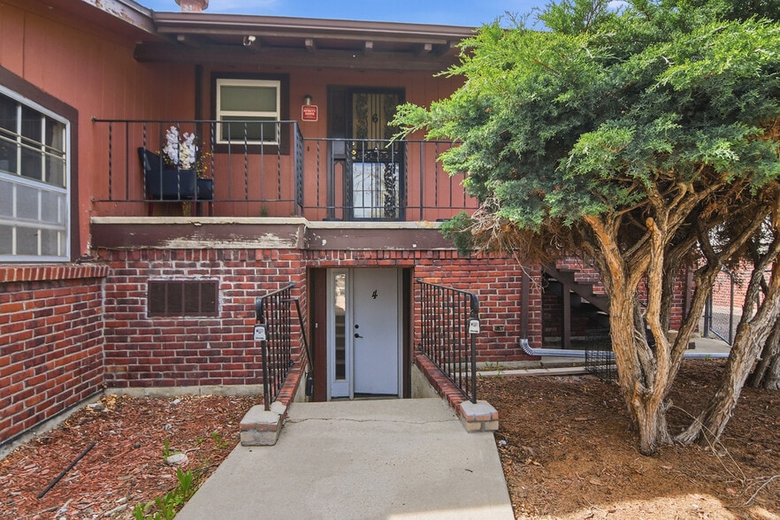 More Photos Of 16432 E 13th Pl, Aurora Specialty For Sale