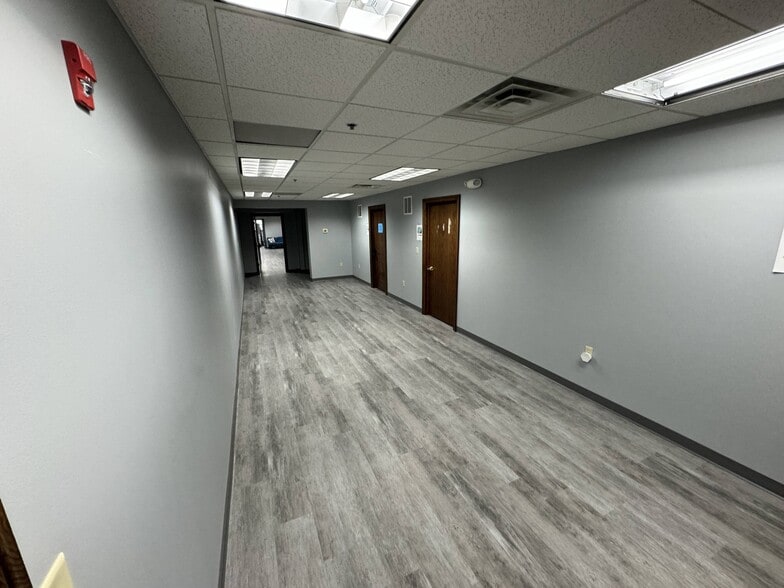More Photos Of 2020 Front St, Cuyahoga Falls Office Residential For Lease