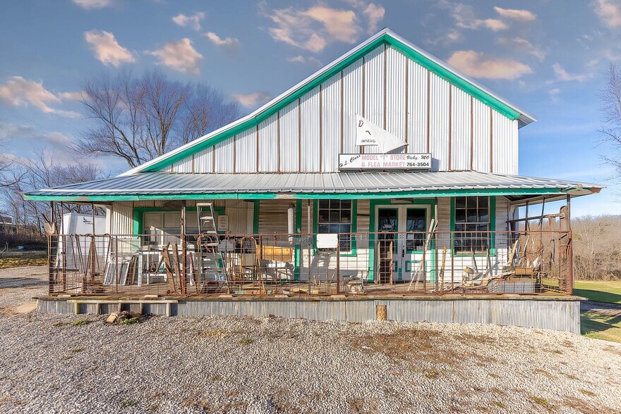 More Photos Of 14597 US-63, Vichy General Retail For Sale