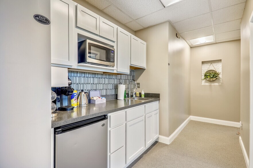 More Photos Of 3720 Farragut Ave, Kensington Medical For Lease