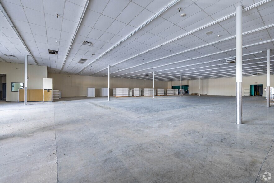 More Photos Of 1711-1725 Knight Ave, Waycross Unknown For Lease