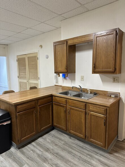 More Photos Of 210 N Main St, Clarion Drugstore For Sale