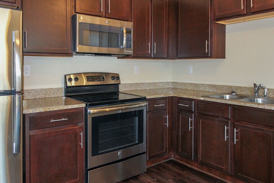 More Photos Of 79 Commerce St, Montgomery Apartments For Lease