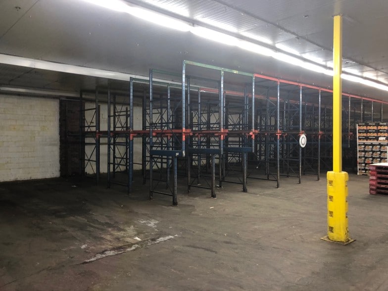 More Photos Of 16-26 Esther St, Newark Manufacturing For Lease