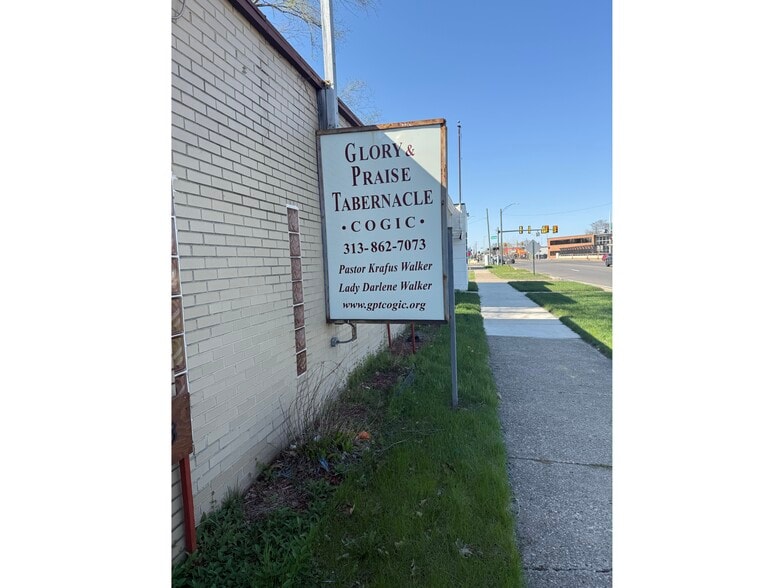 More Photos Of 16573 Meyers Rd, Detroit Religious Facility For Sale