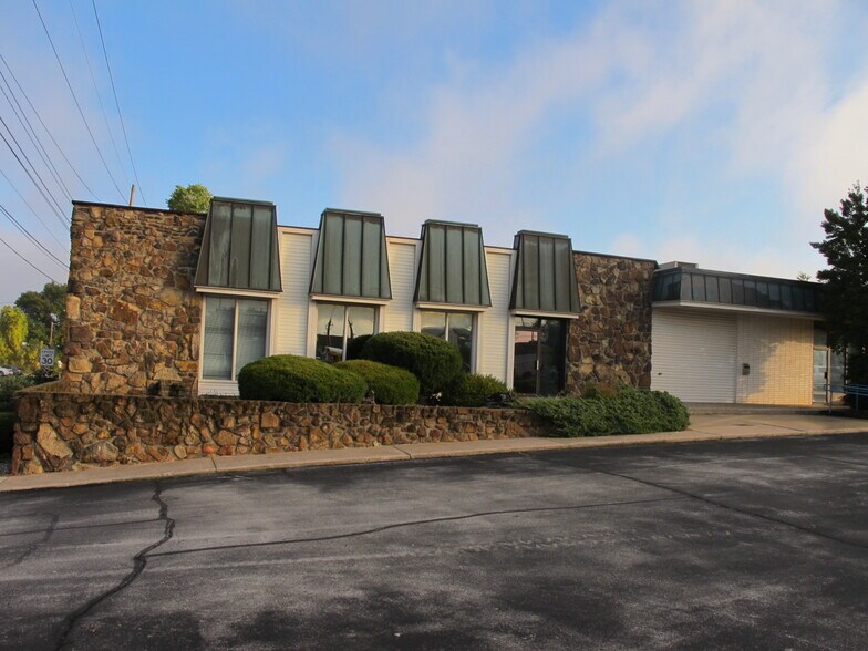 Primary Photo Of 3003 E Chestnut Expy, Springfield Office For Sale
