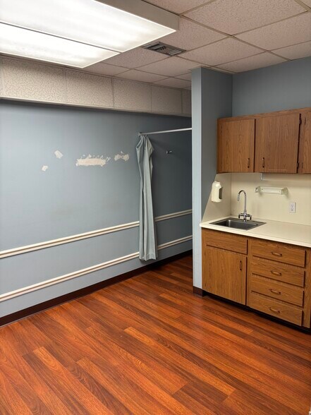 More Photos Of 602-606 4th Ave W, Palmetto Medical For Sale